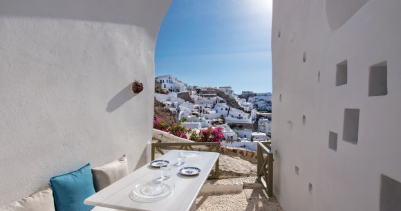 Rhenia’s 2 Villas Oia & Private Jacuzzi & Caldera View