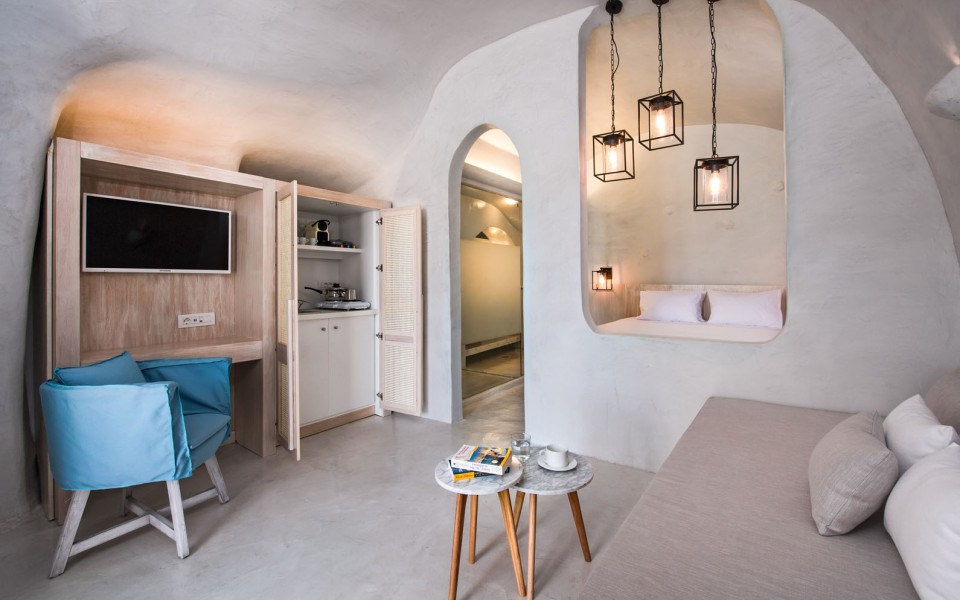 Rhenia’s 2 Villas Oia & Private Jacuzzi & Caldera View